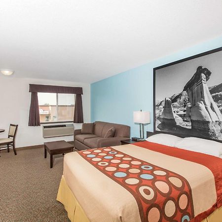 Super 8 By Wyndham Strathmore Esterno foto