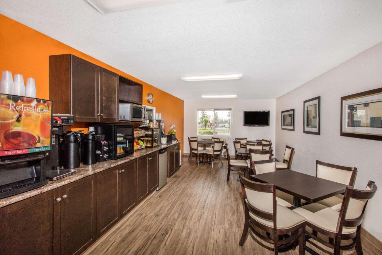 Super 8 By Wyndham Strathmore Esterno foto