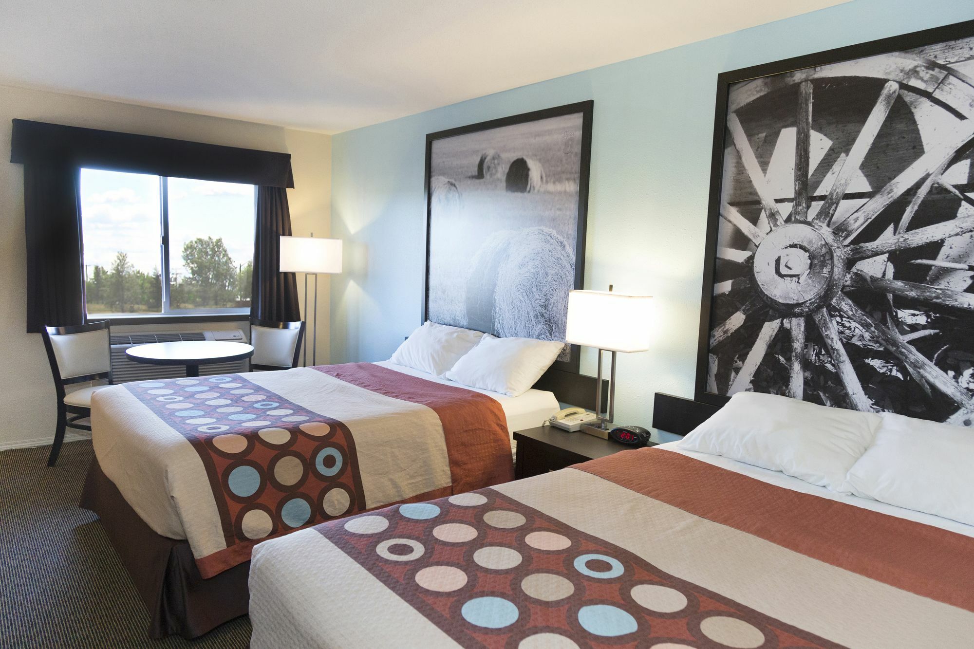 Super 8 By Wyndham Strathmore Esterno foto