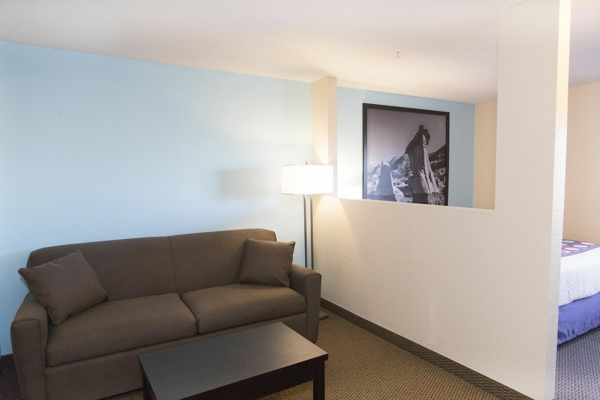 Super 8 By Wyndham Strathmore Esterno foto