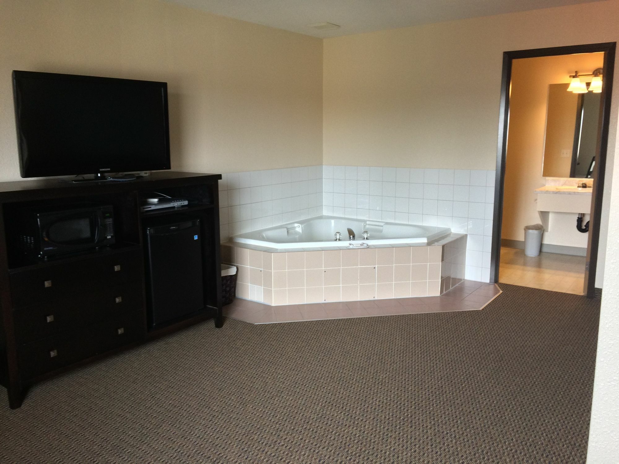 Super 8 By Wyndham Strathmore Esterno foto