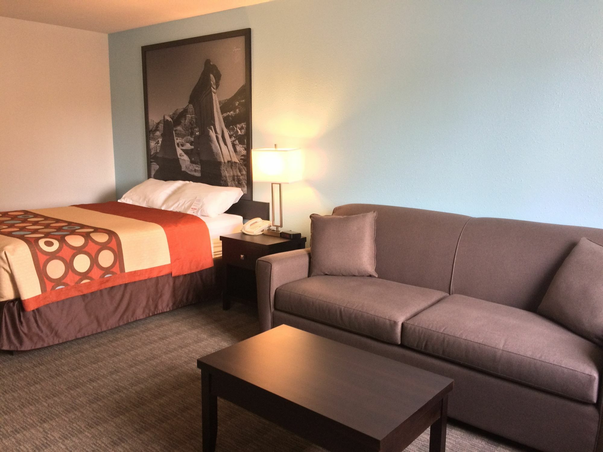 Super 8 By Wyndham Strathmore Esterno foto